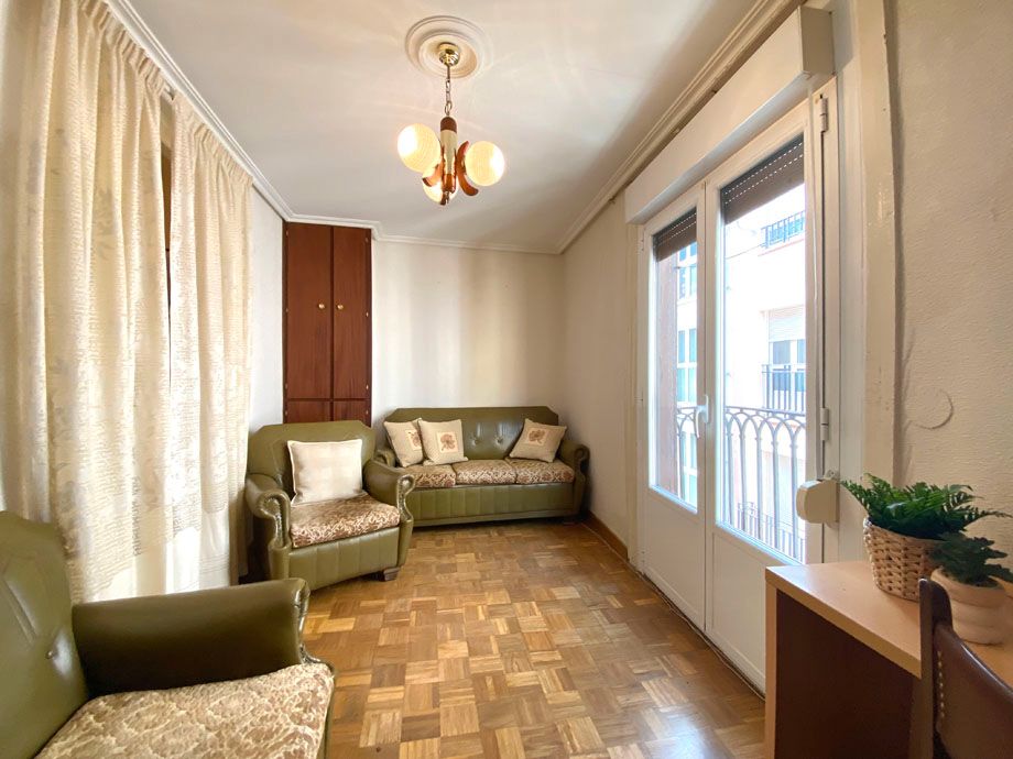 Living room of Flat for sale in Vitoria - Gasteiz  with Furnished