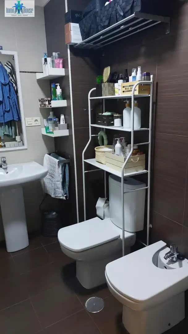 Bathroom of Flat for sale in Albacete  with Air Conditioner, Heating and Furnished
