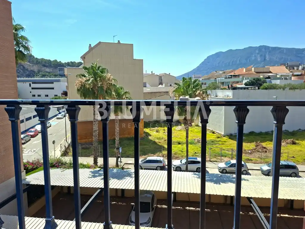Vista exterior de Apartamento de alquiler en Dénia con Aire acondicionado, Calefacción y Jardín privado