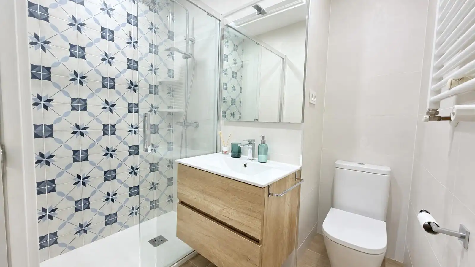 Bany de Àtic de lloguer en Barcelona amb Aire condicionat, Calefacció i Parquet
