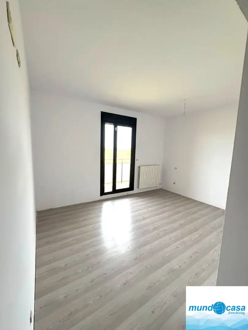Bedroom of Flat for sale in Pinseque  with Air Conditioner, Heating and Terrace