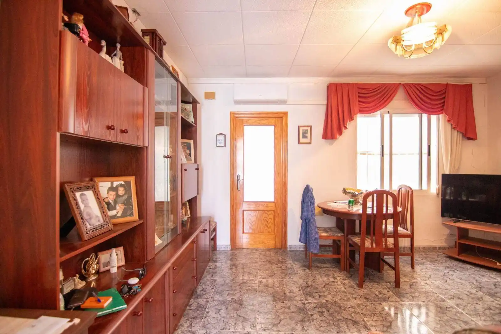 Einfamilien-Reihenhaus zum Verkauf in Torrevieja mit Klimaanlage, Heizung und Terrasse