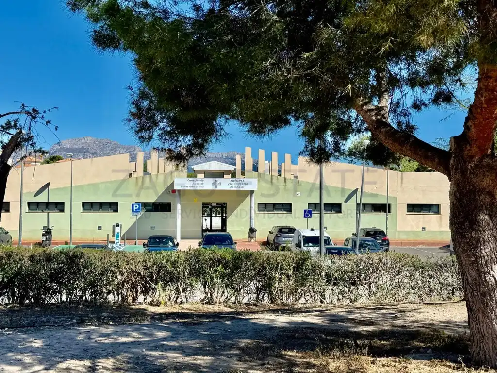 Vista exterior de Casa adosada en venta en La Nucia con Jardín privado, Amueblado y Horno