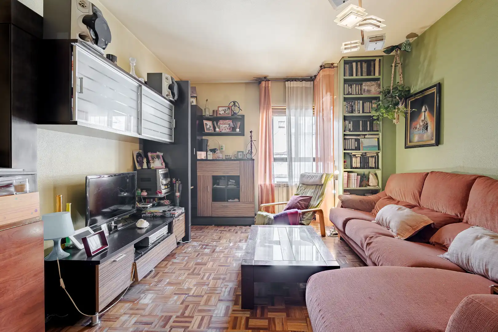 Wohnzimmer von Wohnung zum Verkauf in Madrid mit Privatgarten, Terrasse und Balkon