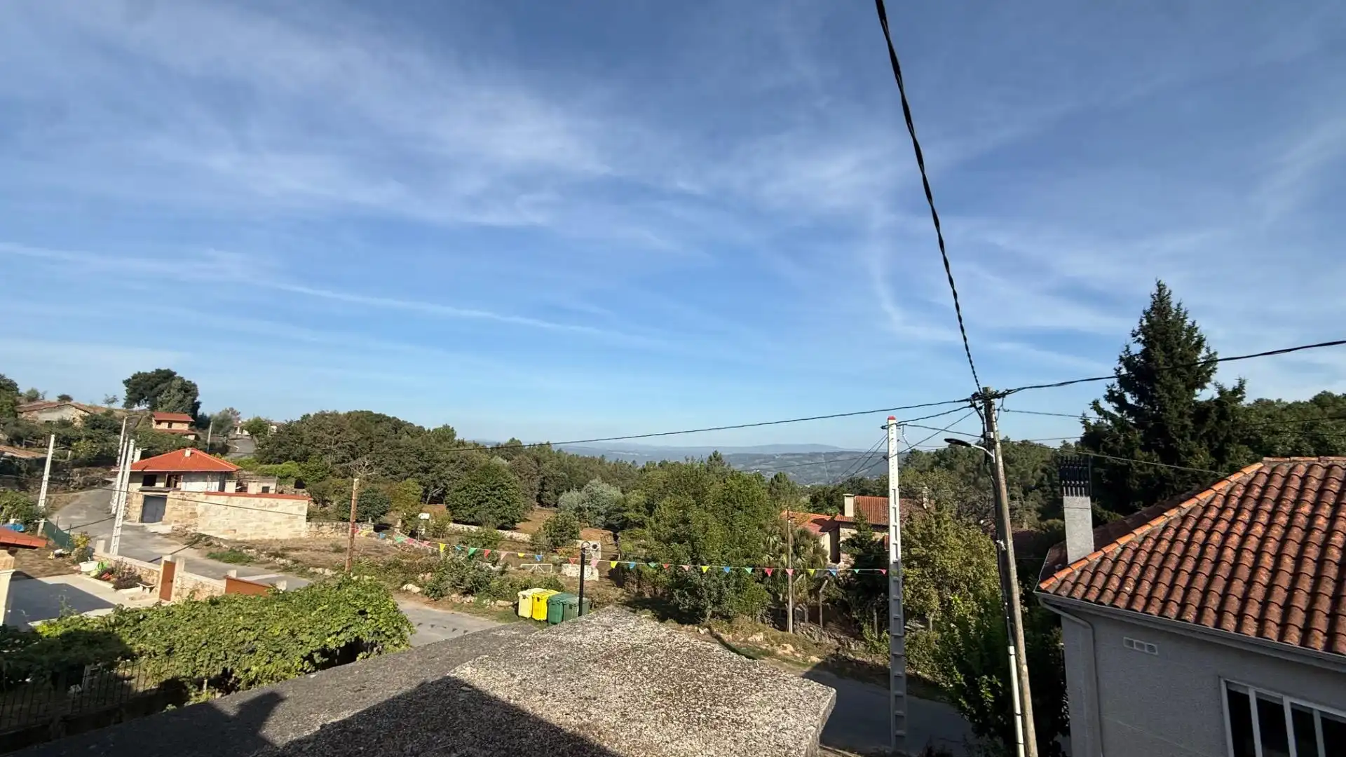 Vista exterior de Casa o xalet en venda en Toén amb Jardí privat, Moblat i Balcó