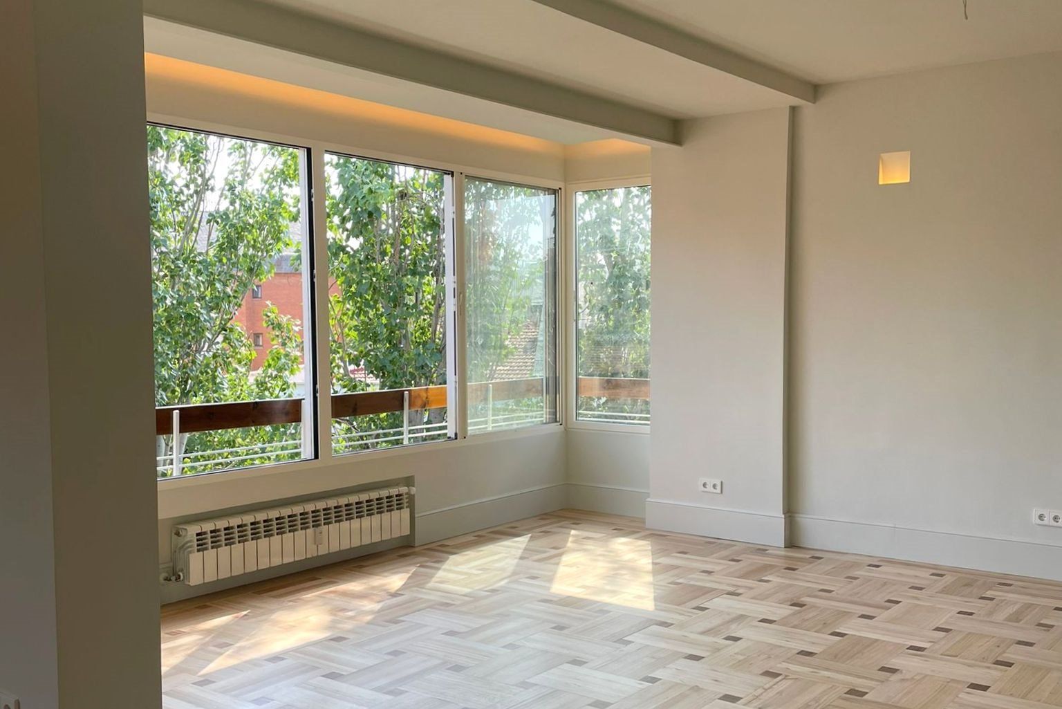 Living room of Flat to rent in  Madrid Capital  with Air Conditioner, Heating and Storage room