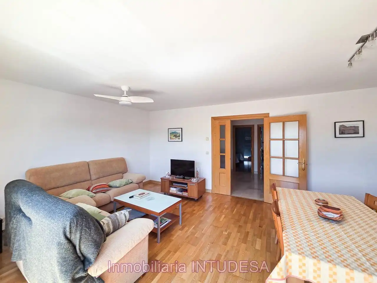 Sala de estar de Casa adosada en venta en Murchante con Calefacción, Jardín privado y Parquet