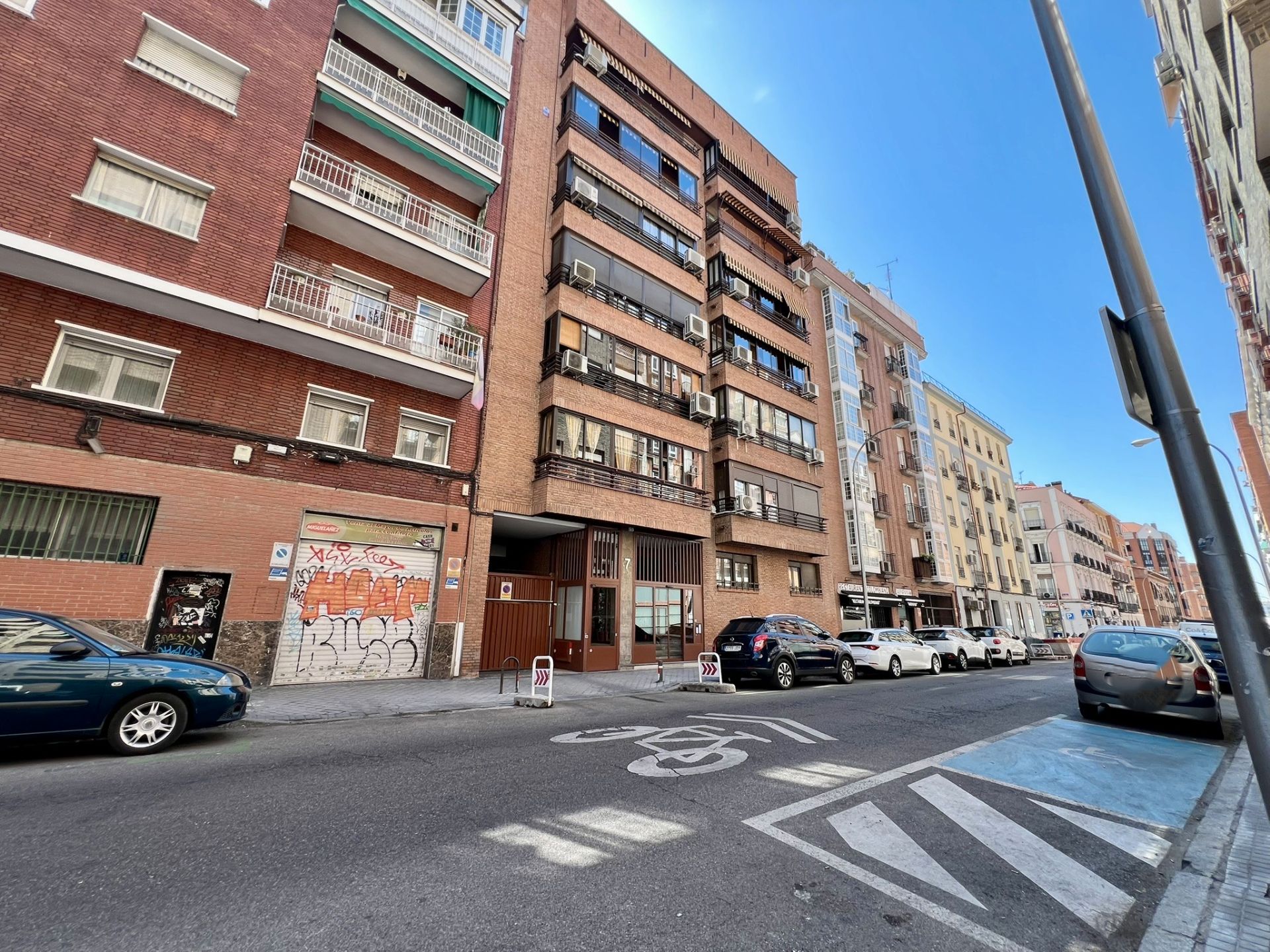 Vista exterior de Pis en venda en  Madrid Capital amb Calefacció, Parquet i Terrassa