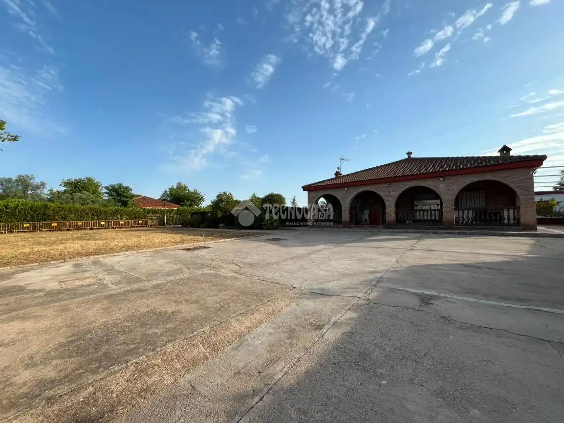Casa rústica en venda a Carmona, imagen 2