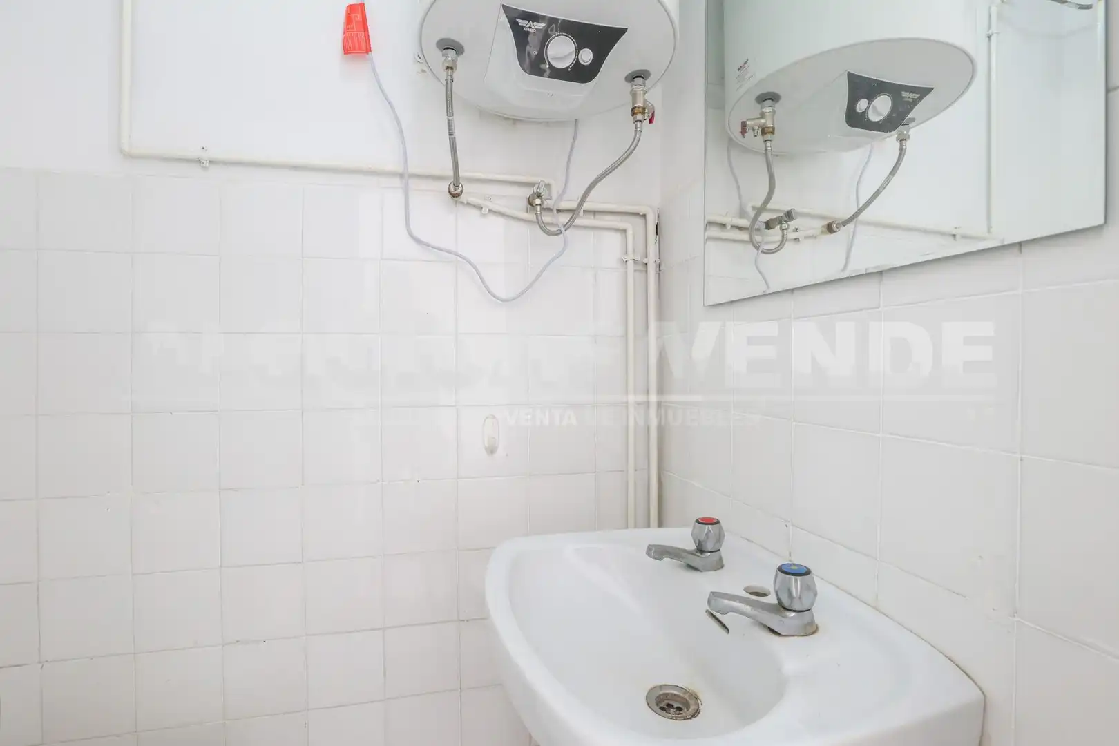 Bathroom of Flat for sale in Sevilla  with Air Conditioner