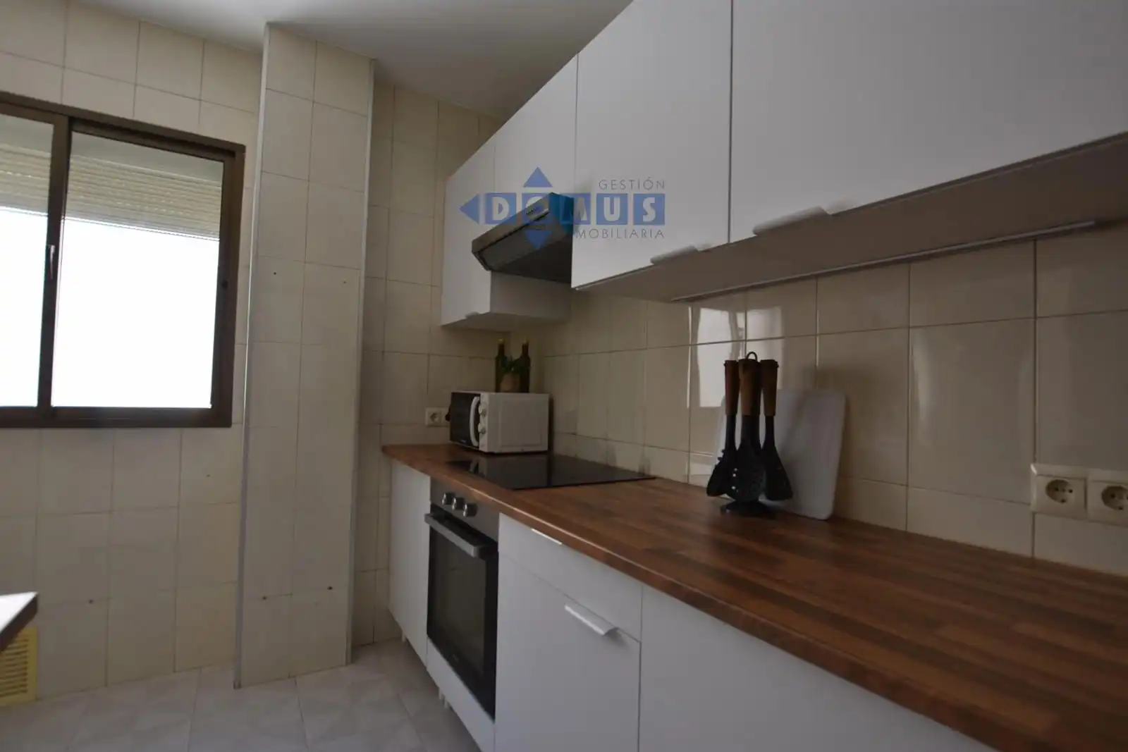Cocina de Piso para compartir en Ronda con Aire acondicionado, Terraza y Amueblado