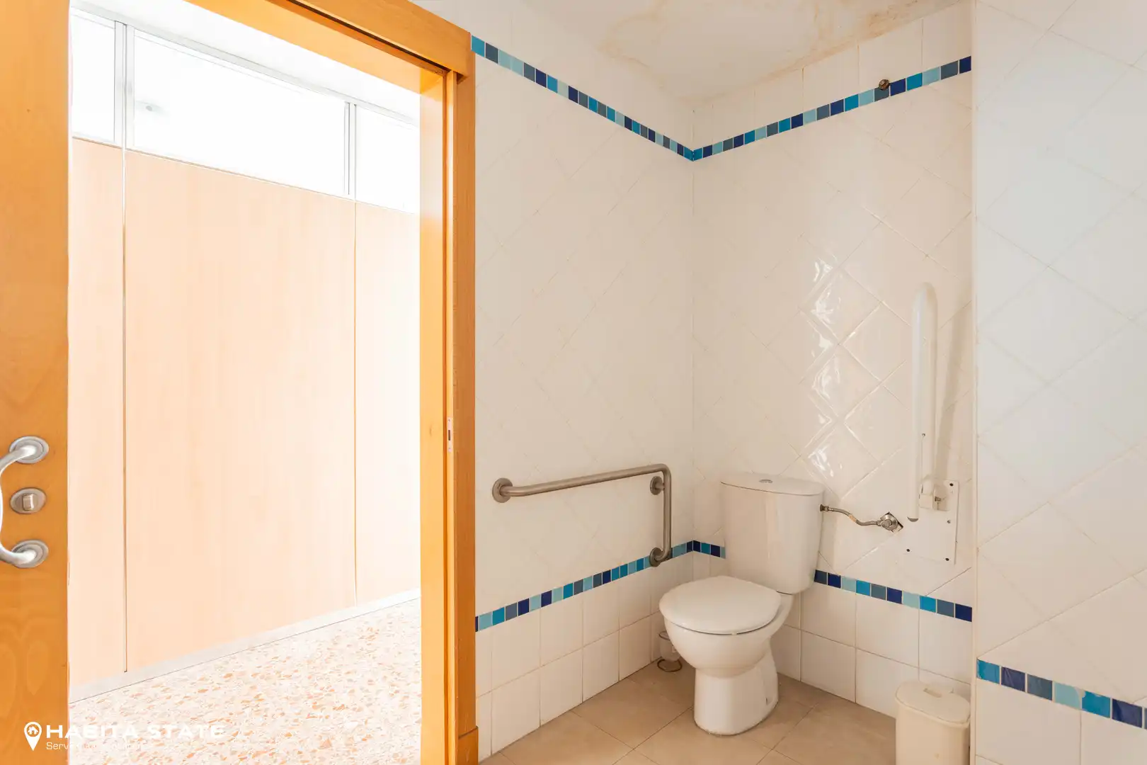Baño de Oficina de alquiler en Almería