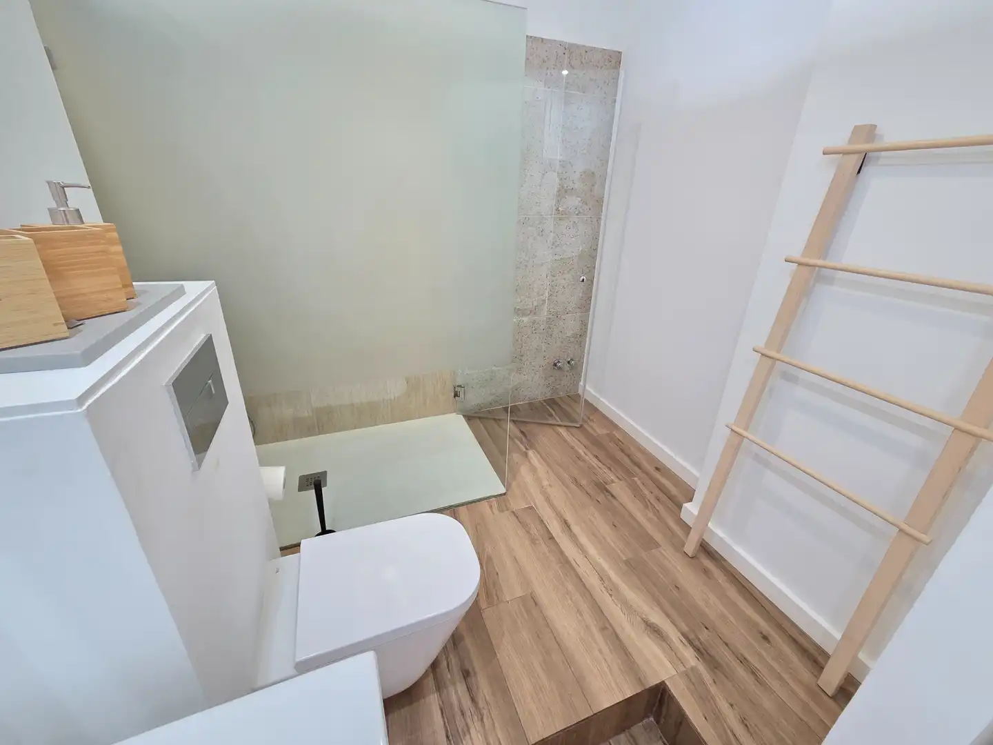 Bathroom of Flat for rent in Las Palmas de Gran Canaria  with Storage room, Furnished and Washing machine