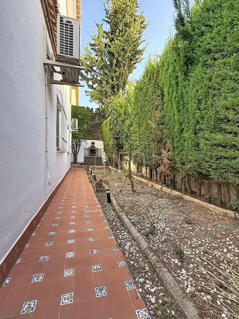 Jardí de Casa adosada en venda en La Zubia amb Aire condicionat, Calefacció i Jardí privat
