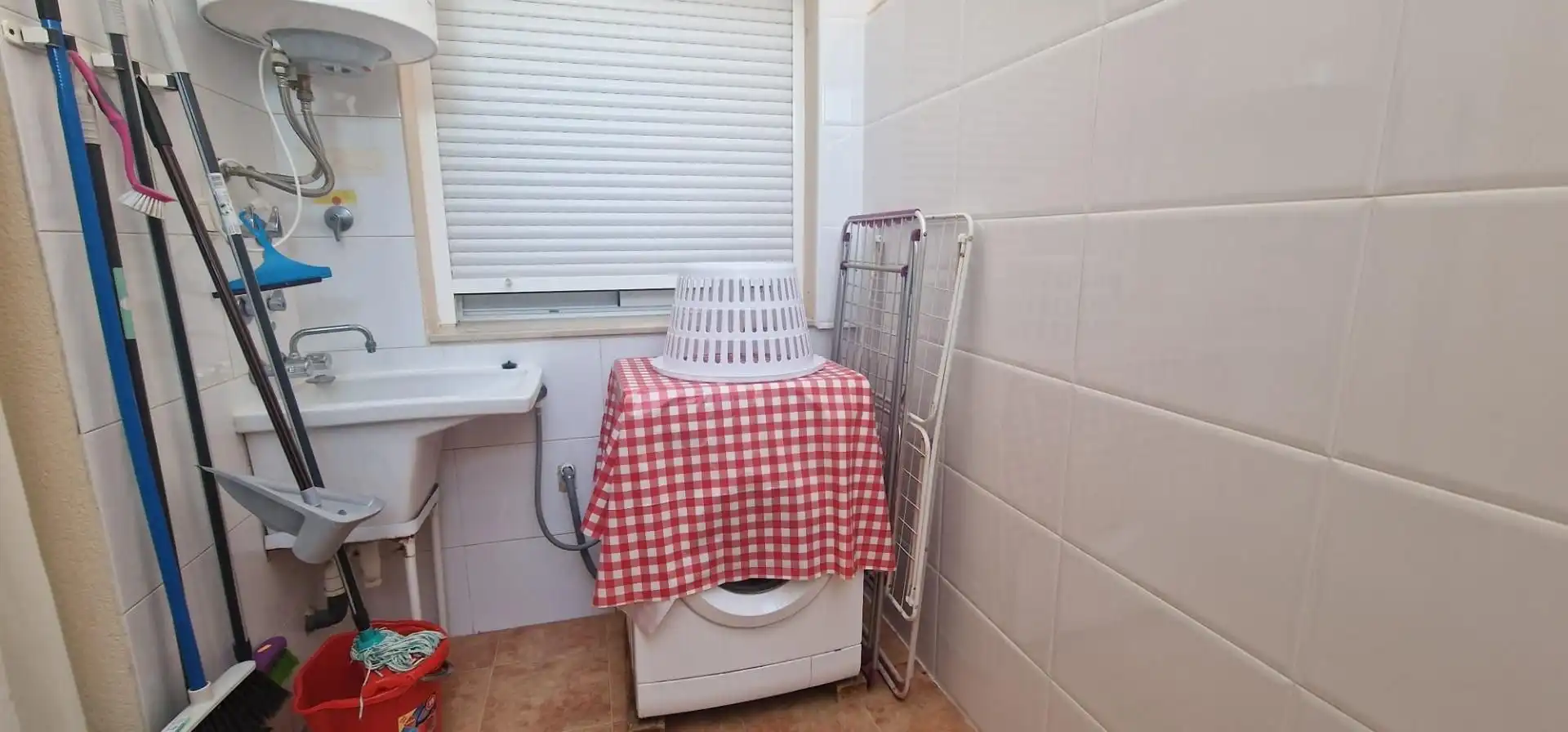 Badezimmer von Wohnung zur Miete in Águilas mit Klimaanlage, Privatgarten und Möbliert