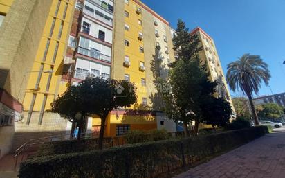 Vista exterior de Pis en venda en  Sevilla Capital amb Terrassa