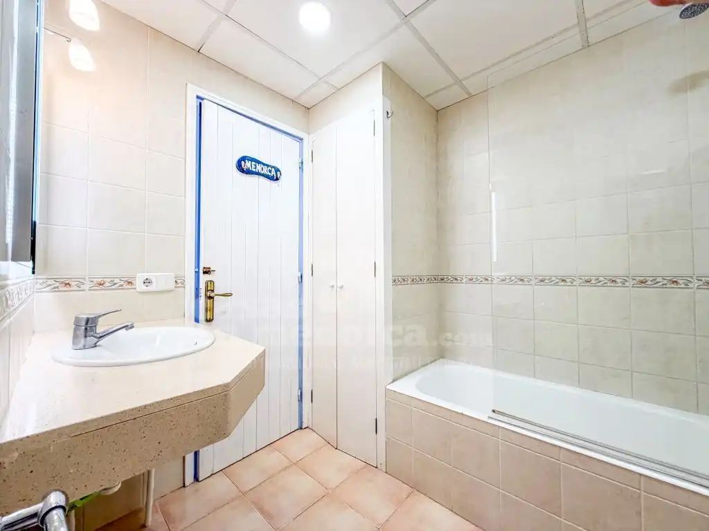 Baño de Apartamento en venta en Alaior con Aire acondicionado, Terraza y Piscina