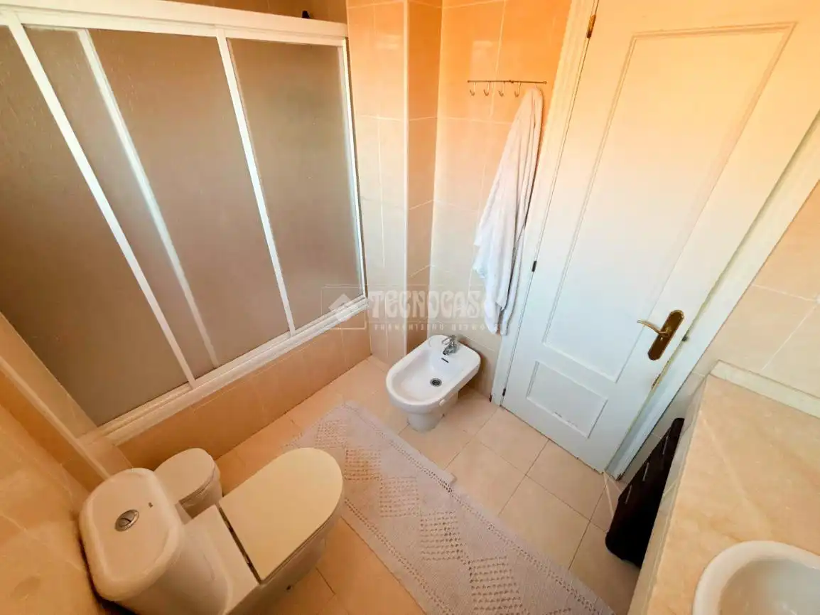 Baño de Casa adosada en venta en Zaragoza con Aire acondicionado