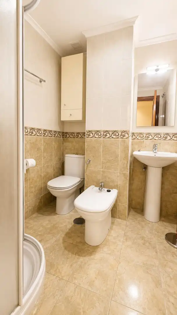 Bathroom of Flat for rent in Gijón   with Heating and Storage room