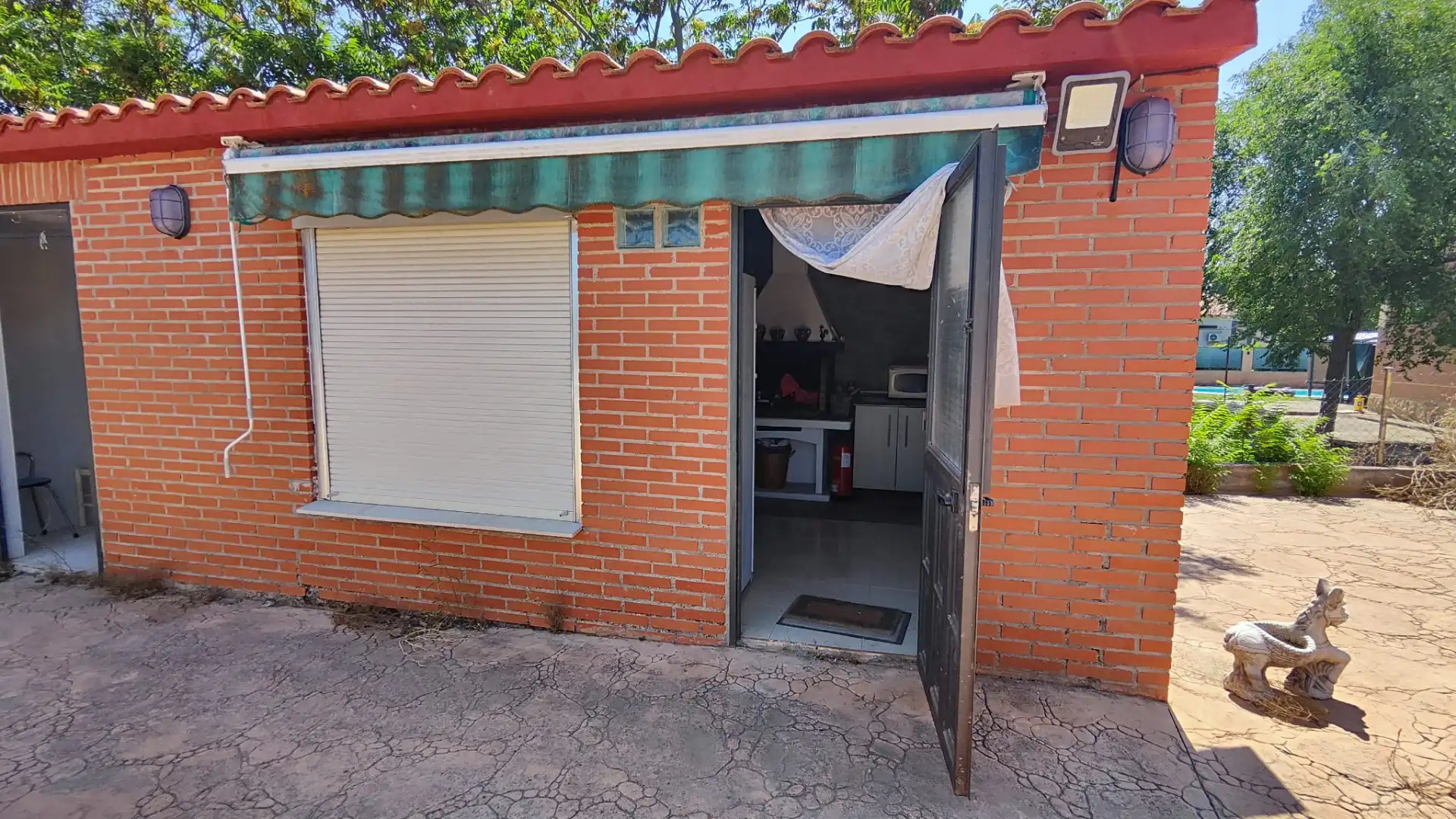 Vista exterior de Casa o xalet en venda en Barajas de Melo amb Calefacció, Jardí privat i Terrassa