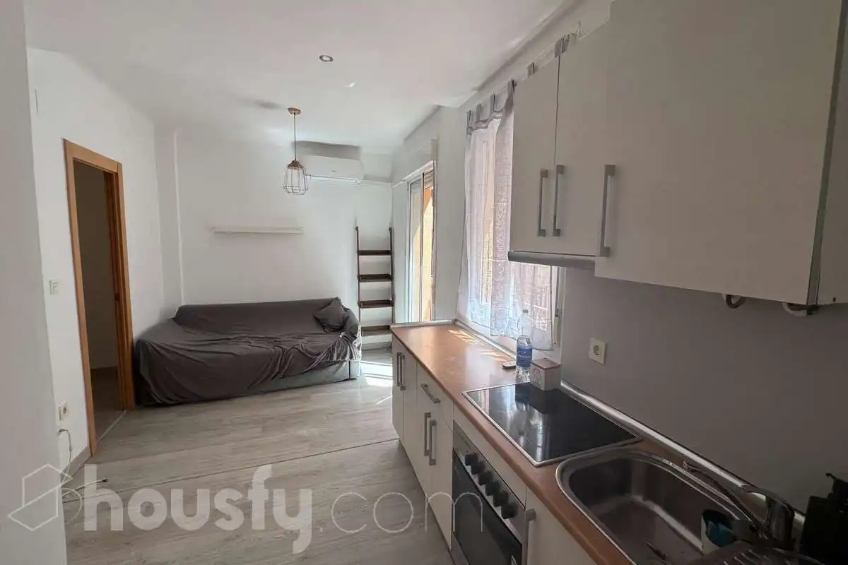 Bedroom of Flat for rent in Zaragoza  with Air Conditioner, Furnished and Balcony