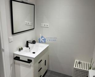 Bathroom of Flat to rent in Ourense Capital   with Heating and Furnished