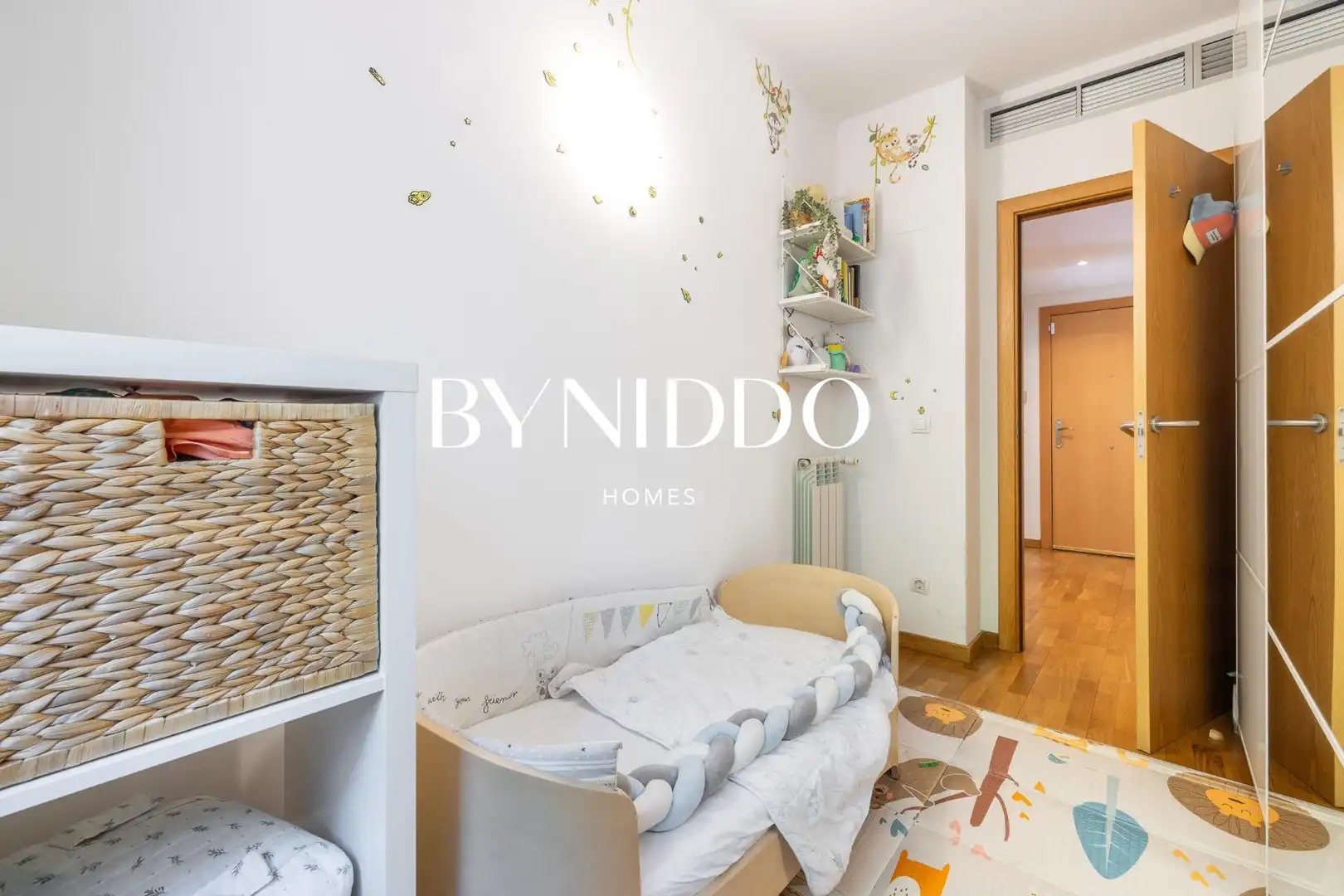 Schlafzimmer von Erdgeschoss zum Verkauf in Sant Cugat del Vallès mit Klimaanlage, Heizung und Privatgarten