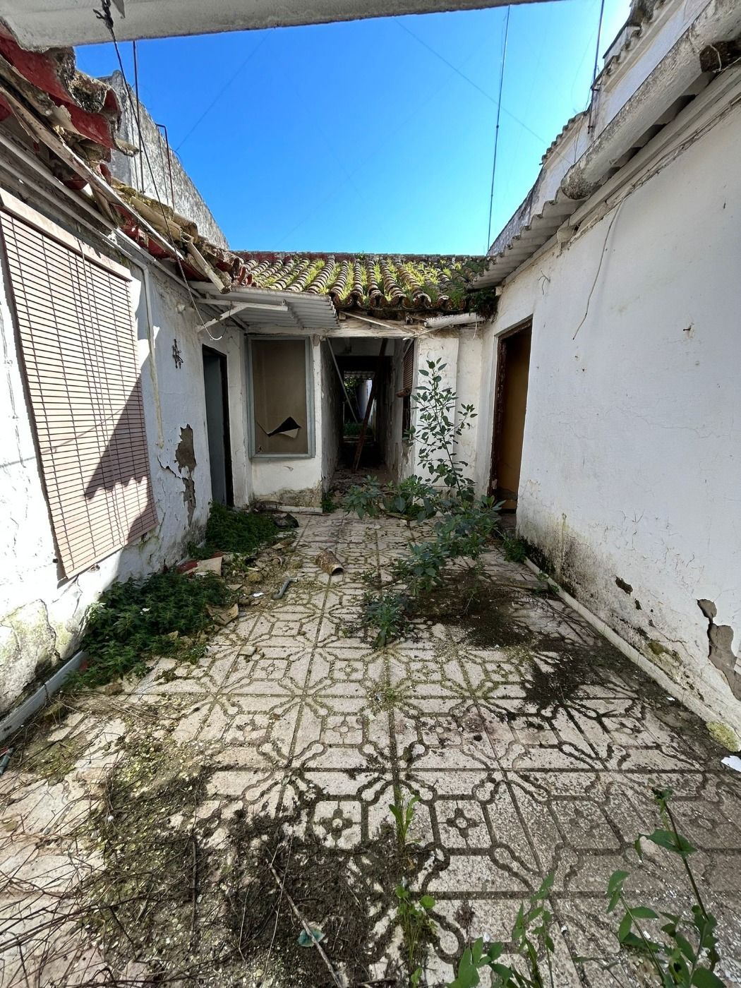 Exterior view of House or chalet for sale in Utrera  with Private garden, Storage room and Balcony