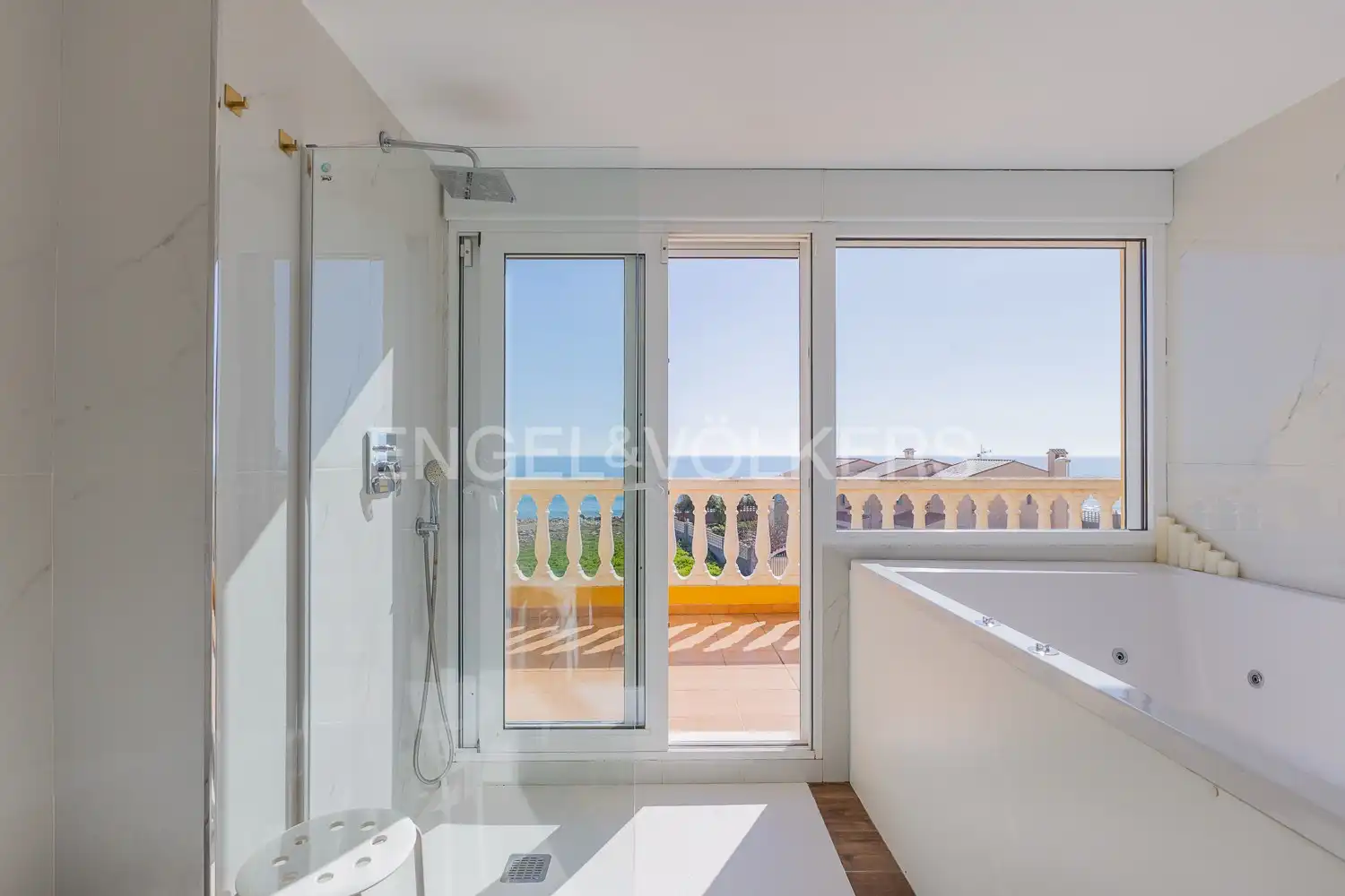 Bathroom of Houses for rent in Cullera  with Air Conditioner, Heating and Private garden