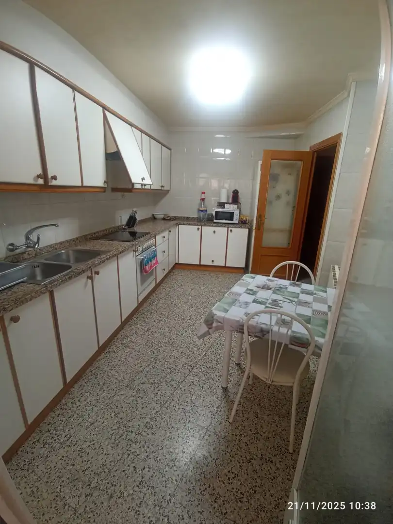 Cuina de Pis en venda en Berga amb Calefacció, Traster i Balcó