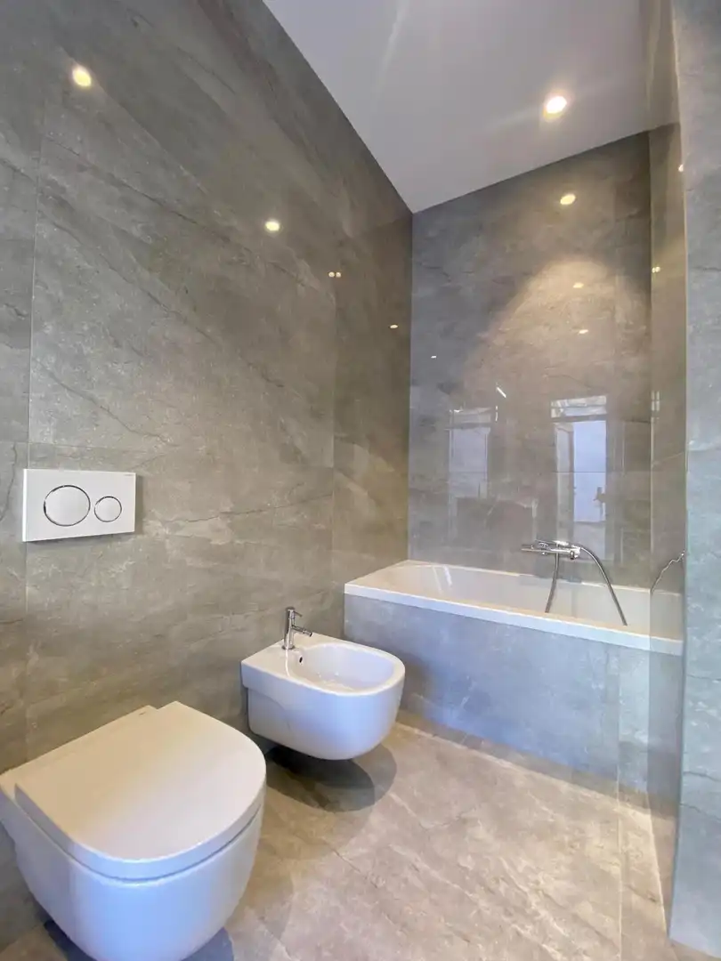 Badezimmer von Erdgeschoss zum Verkauf in Valencia mit Klimaanlage, Heizung und Terrasse