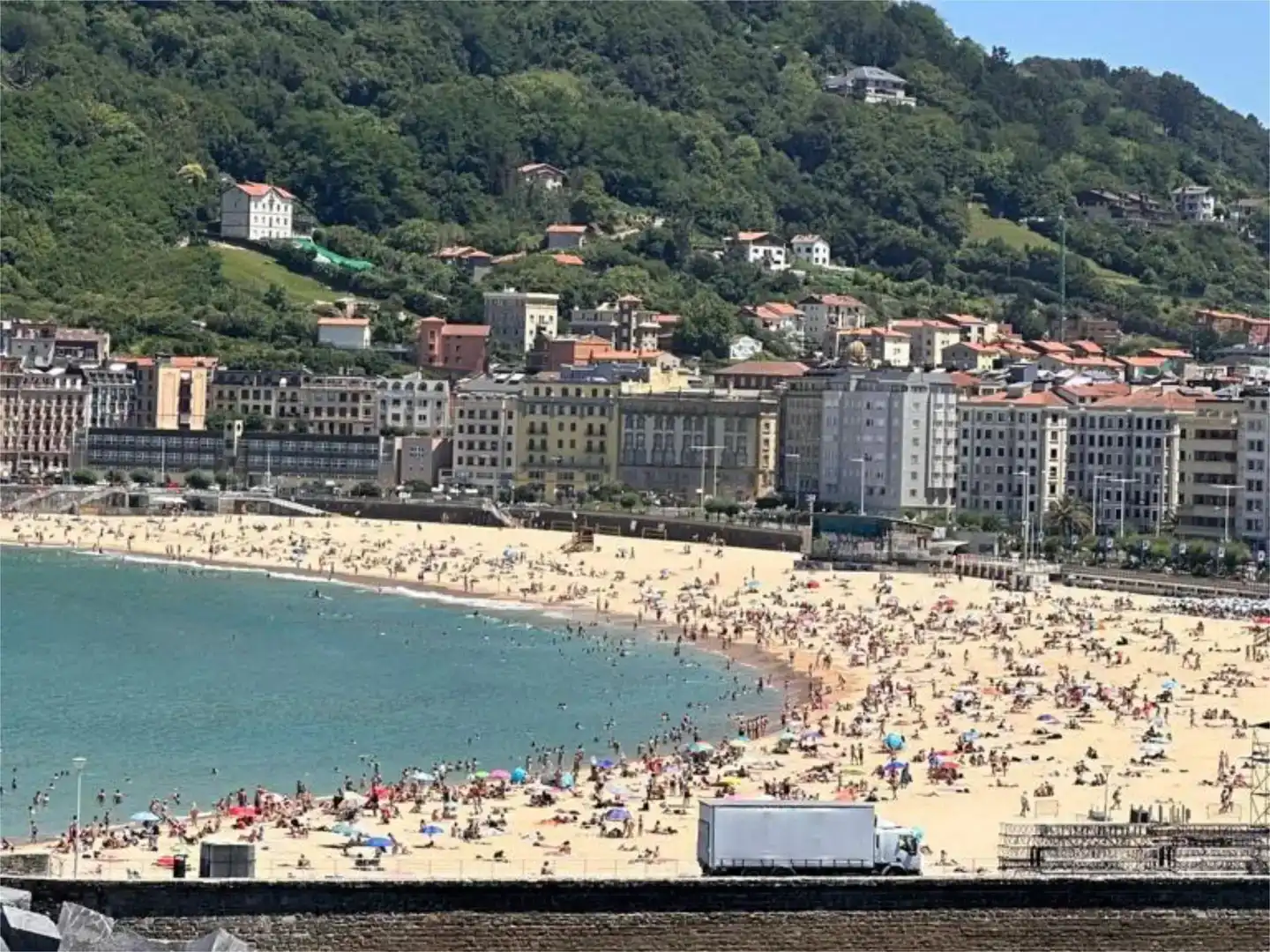 Vista exterior de Pis de lloguer en Donostia - San Sebastián  amb Parquet, Moblat i Balcó
