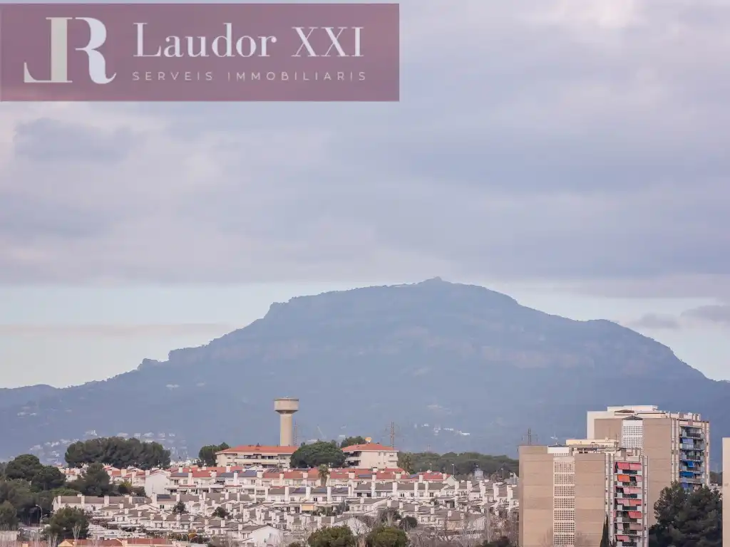 Vista exterior de Casa adosada en venta en Sant Quirze del Vallès