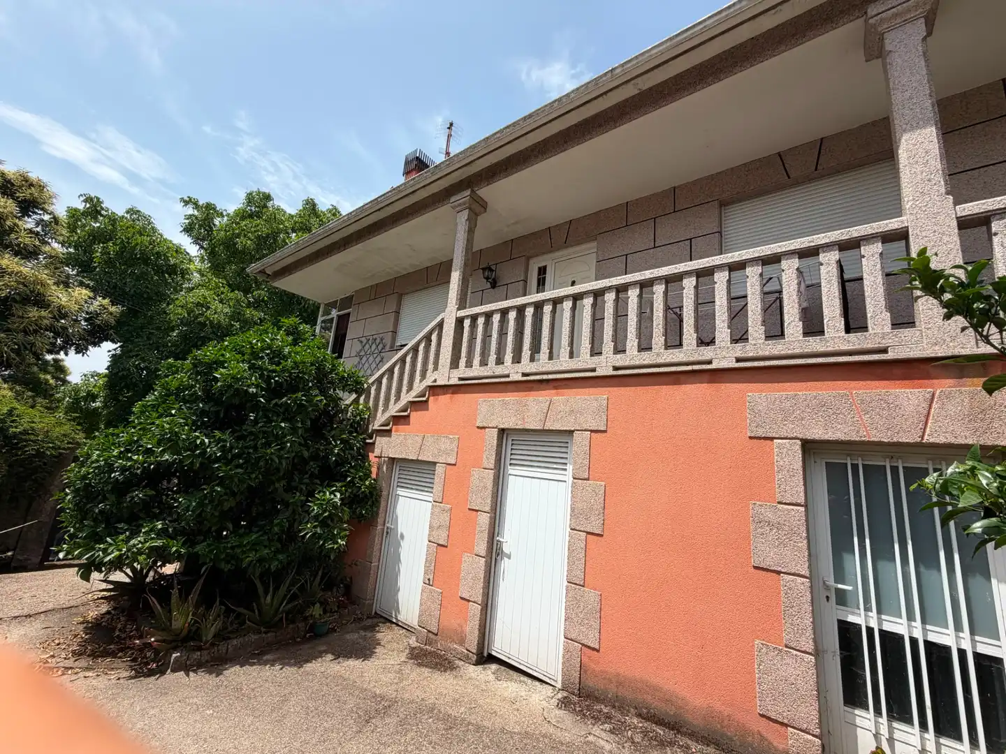 Vista exterior de Casa o xalet en venda en A Cañiza   amb Calefacció, Jardí privat i Parquet