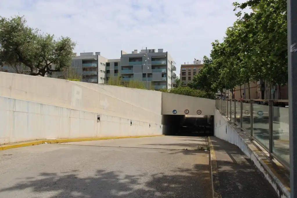 Parking with lift for sale in c/ pere jacas, imagen 2