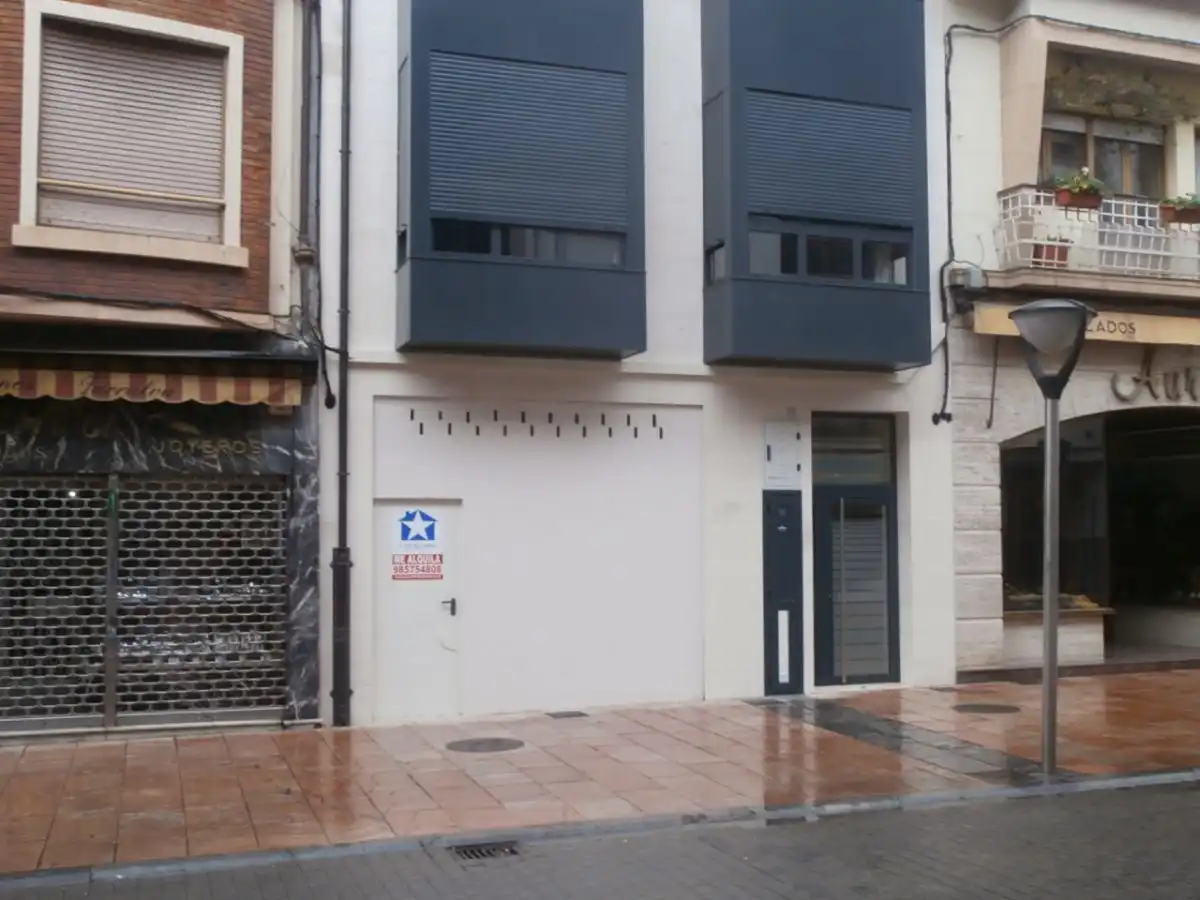 Locale commerciale in affitto a Grado