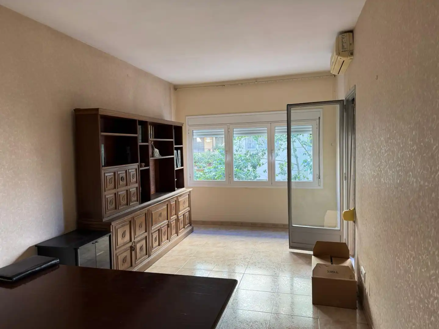 Wohnung zum Verkauf in Barcelona mit Klimaanlage und Balkon