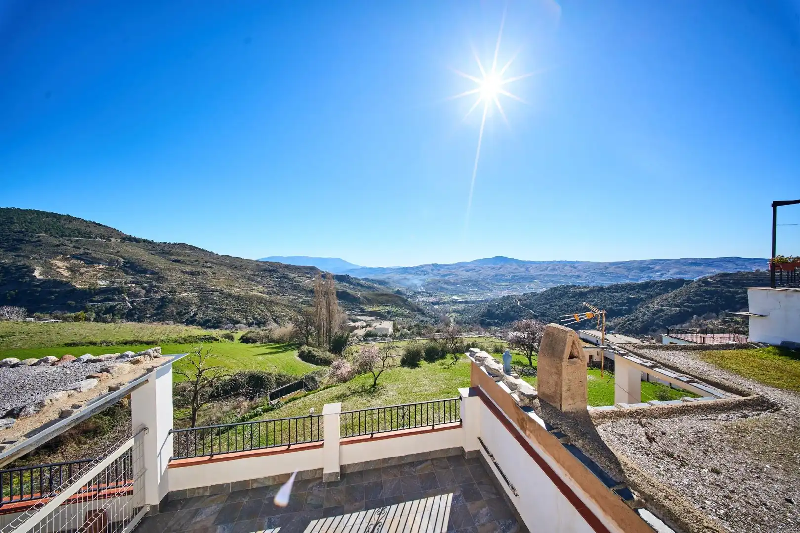 Vista exterior de Casa o xalet en venda en Bérchules amb Aire condicionat, Terrassa i Moblat