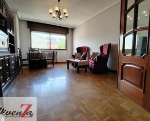 Living room of Flat for sale in Zamora Capital   with Heating, Parquet flooring and Balcony