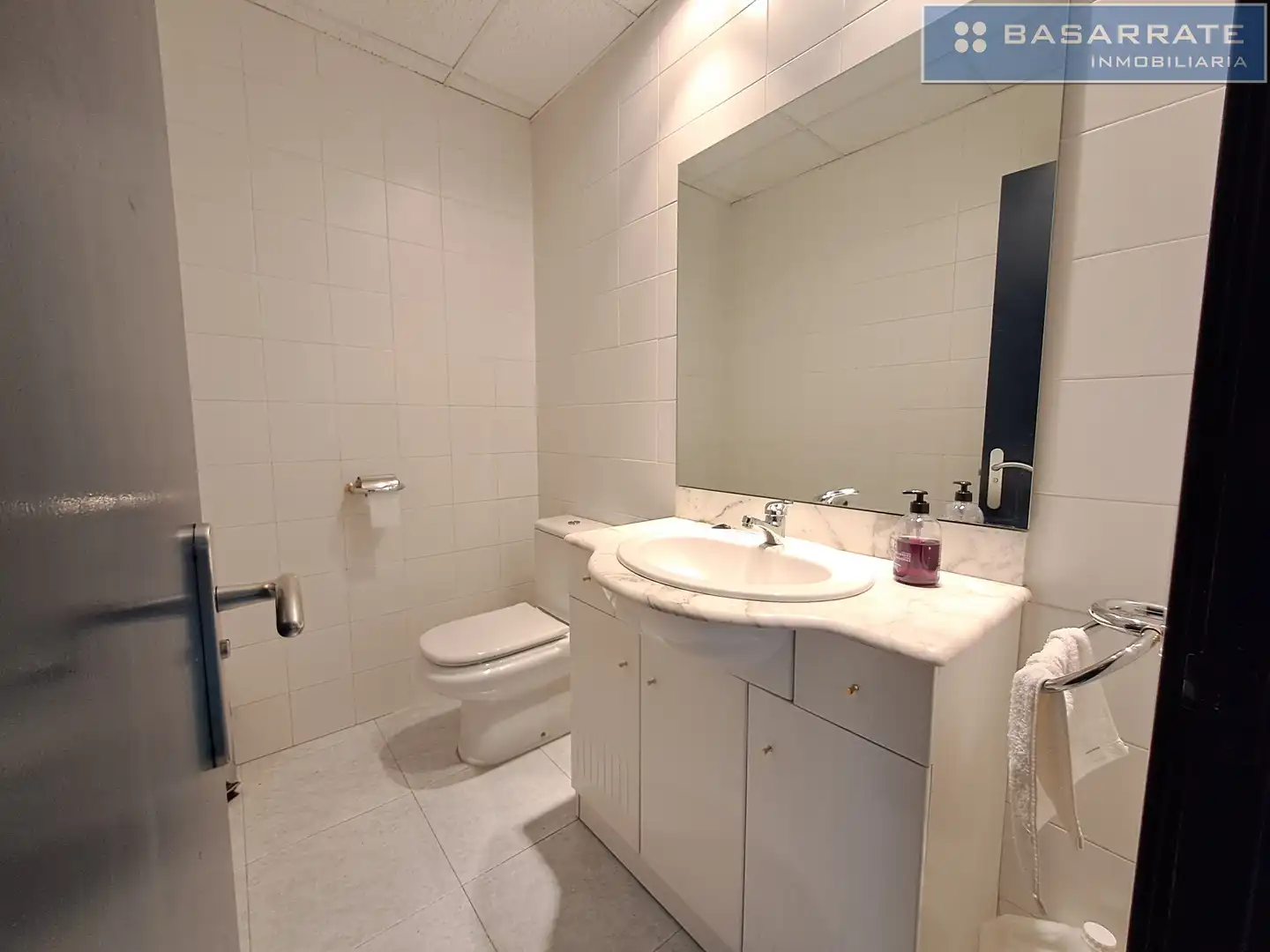 Bathroom of Commercial properties for sale in Bilbao   with Air Conditioner, Furnished and Internet