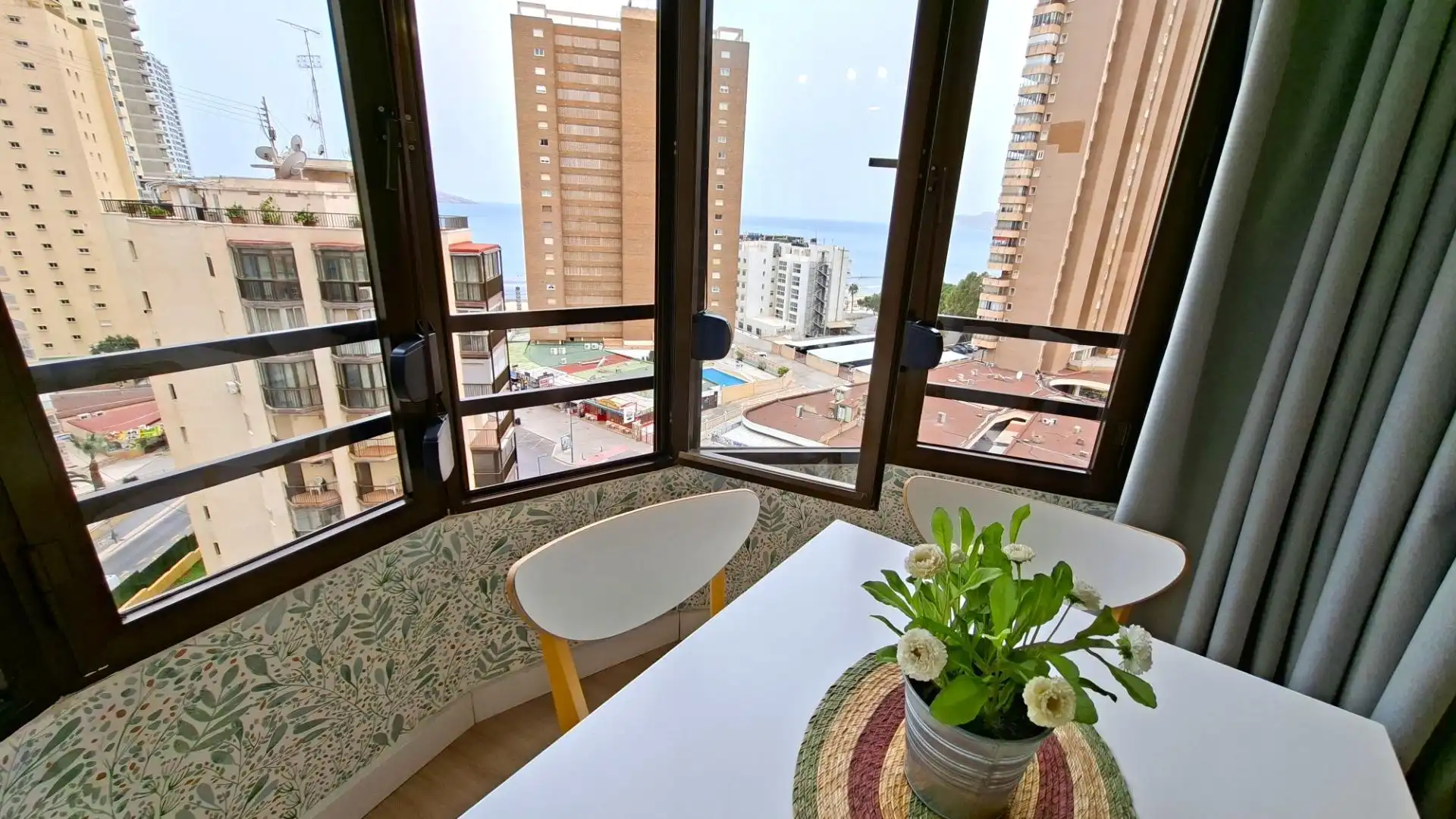 Bedroom of Apartments for sale in Benidorm  with Heating, Furnished and Community pool
