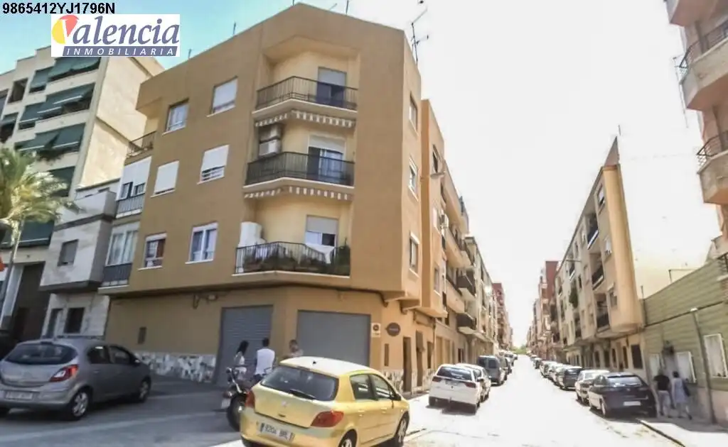 Vista exterior de Piso en venta en Paterna