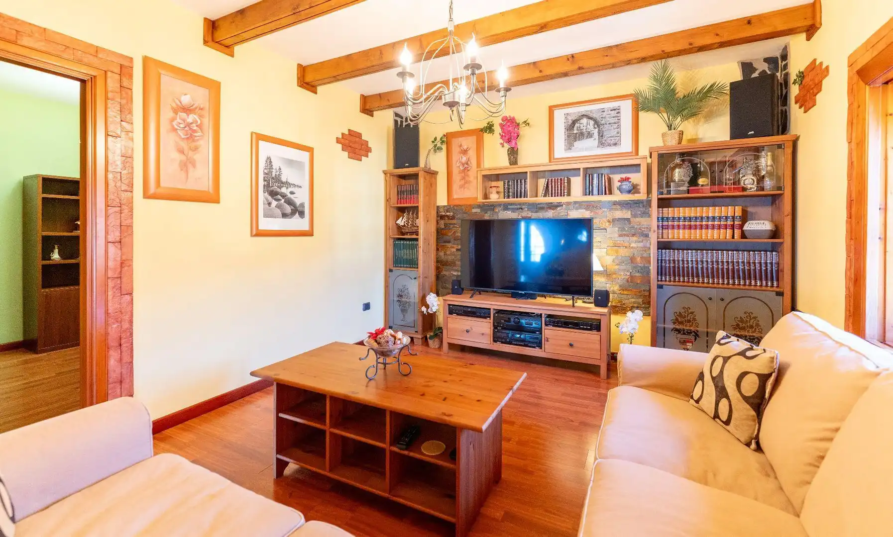 Living room of Houses for sale in La Orotava  with Heating, Private garden and Storage room