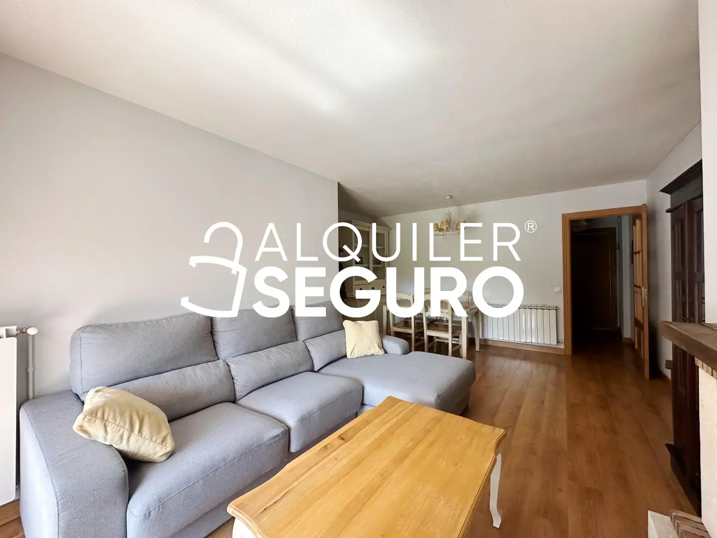 Sala de estar de Piso de alquiler en Alpedrete con Calefacción, Piscina y Amueblado