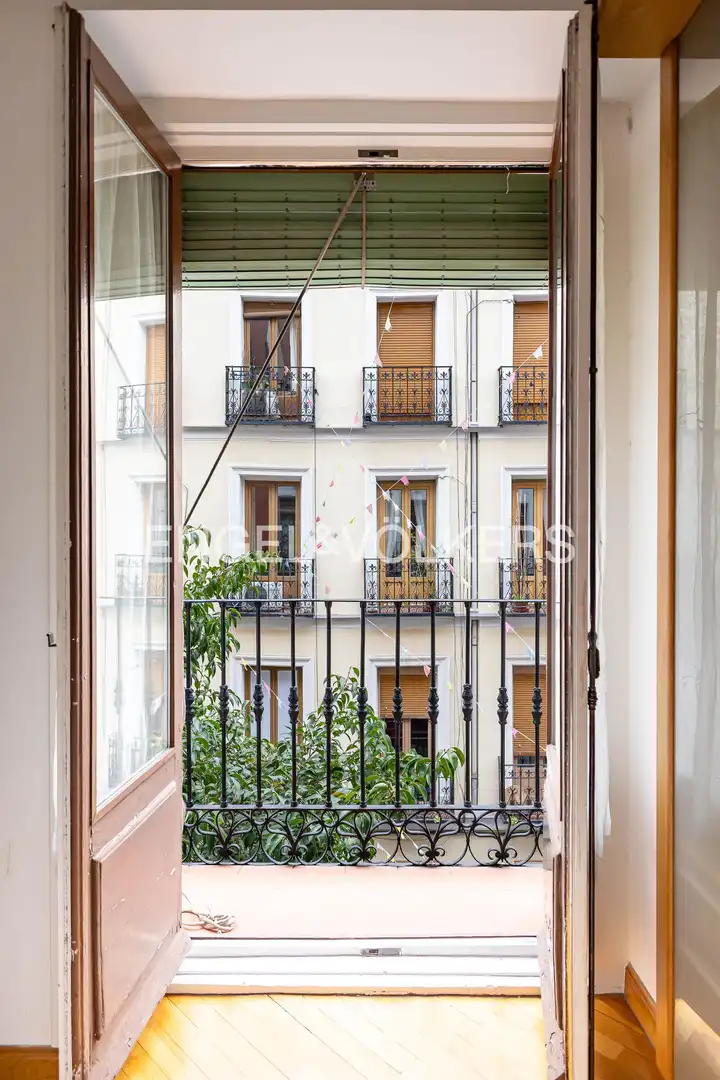 Balcony of Flat for rent in  Madrid Capital  with Air Conditioner, Heating and Parquet flooring