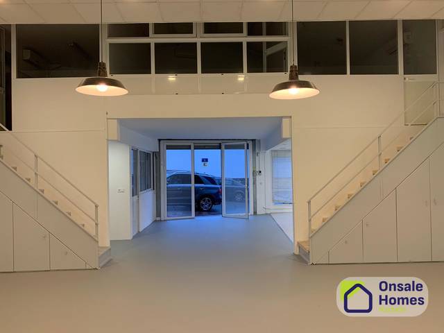Nave industrial en Alquiler en Calle Pirita en Los Jardines de Marbella - La Ermita