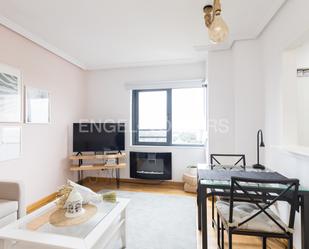 Sala d'estar de Apartament en venda en  Madrid Capital amb Aire condicionat i Piscina