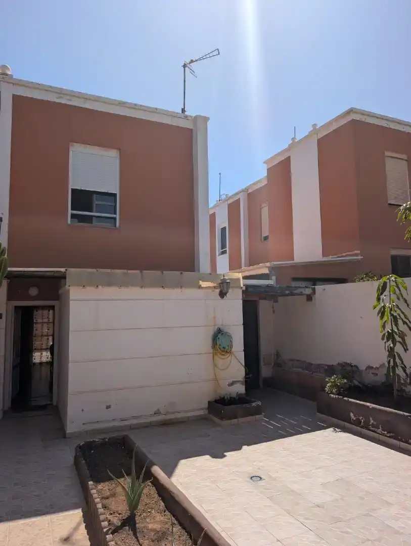 Vista exterior de Dúplex en venta en Los Abrigos