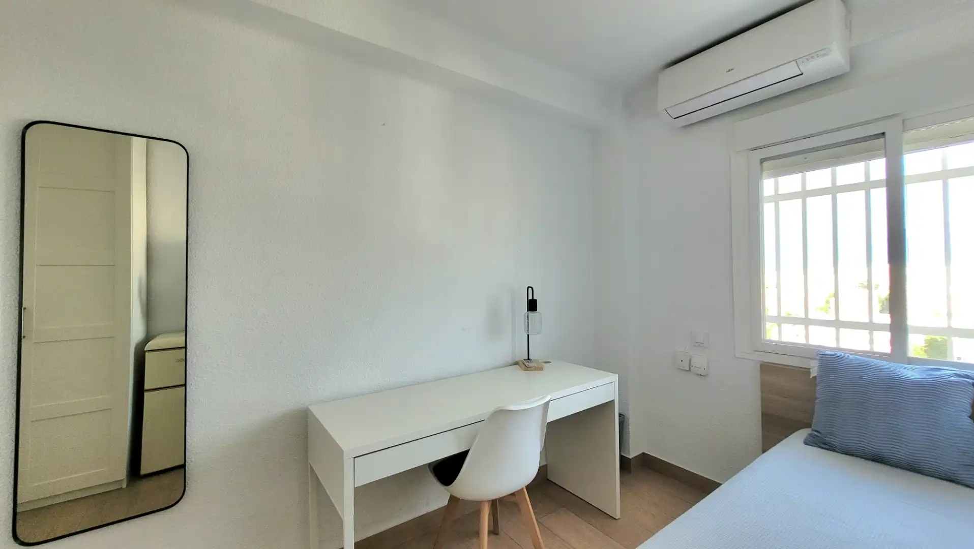 Habitació a Avenida de Sánchez Pizjuán, 11, El Torrejón - El Cerezo