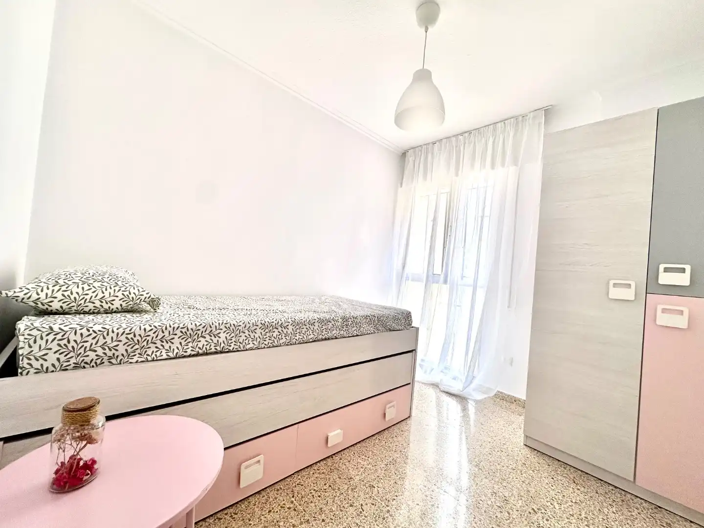 Bedroom of Flat for rent in Algeciras  with Balcony